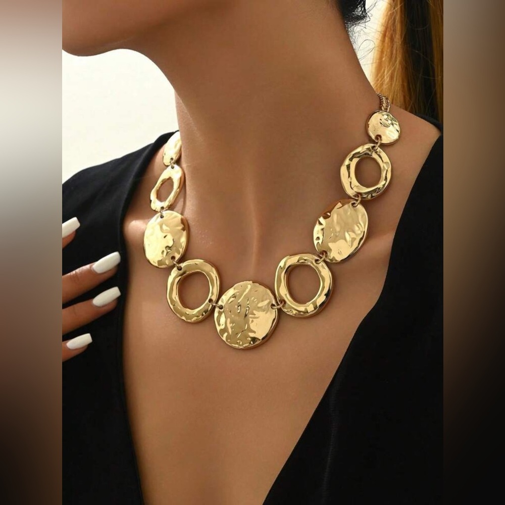 Elegant Gold Tone Geometric Necklace